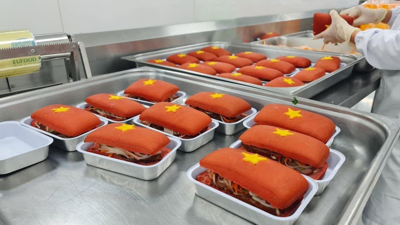 Vietnamese football stars grateful for special in-flight meals