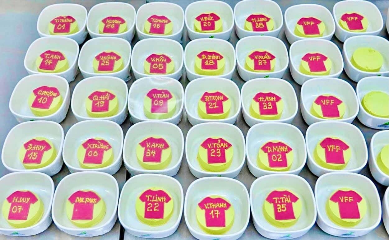 Vietnamese football stars grateful for special in-flight meals