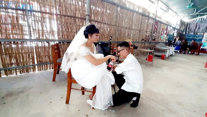 Khang and his fiancee before the wedding photo shoot 