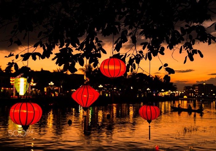 Sunset on Thu Bon River. Once again, the lanterns add color and charm to the already graceful town. 