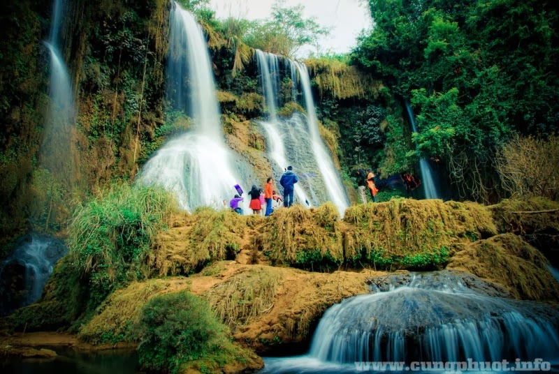 Marvelous Dai Yem waterfall in Moc Chau plateau