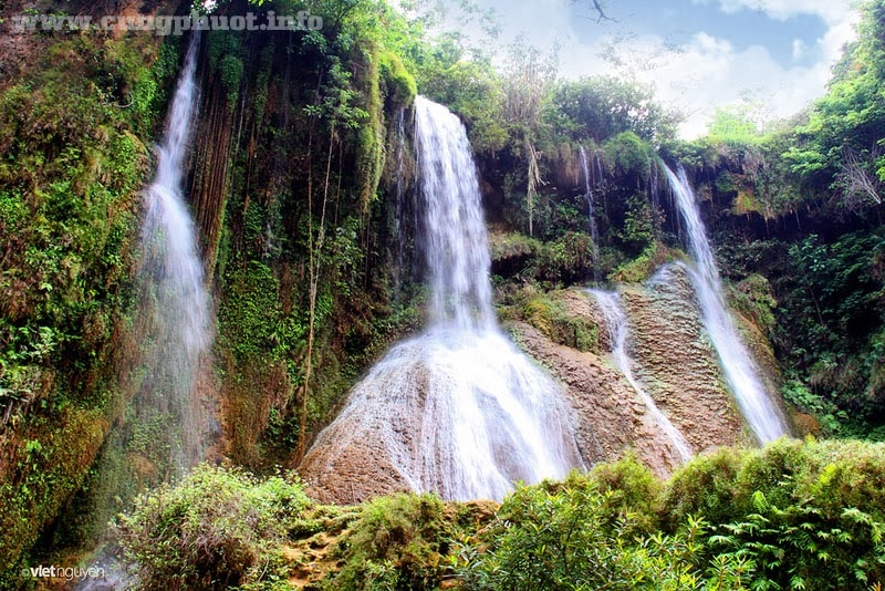 Marvelous Dai Yem waterfall in Moc Chau plateau
