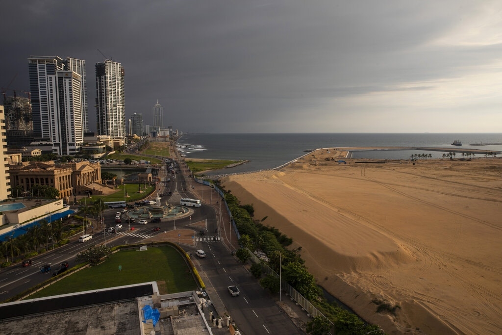 world breaking news today august 27 us penalizes 24 chinese companies over role in bien dong sea