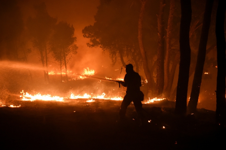 Blaze Sweeps Through Athens Suburbs in Fifth Day of Greece Wildfires