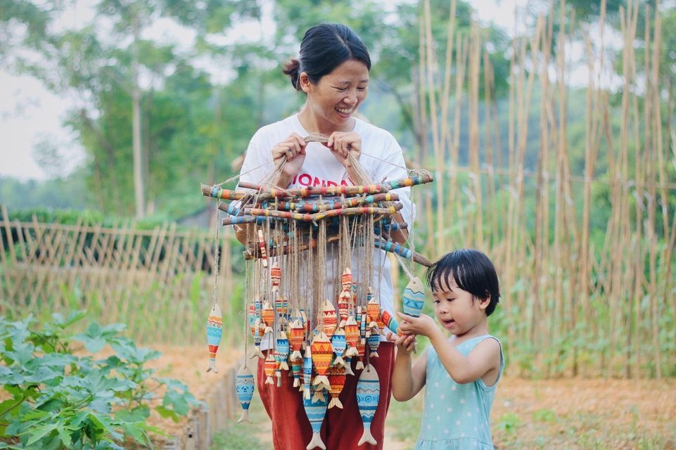 Young woman quit office-based work to follow dream by selling crafted fish