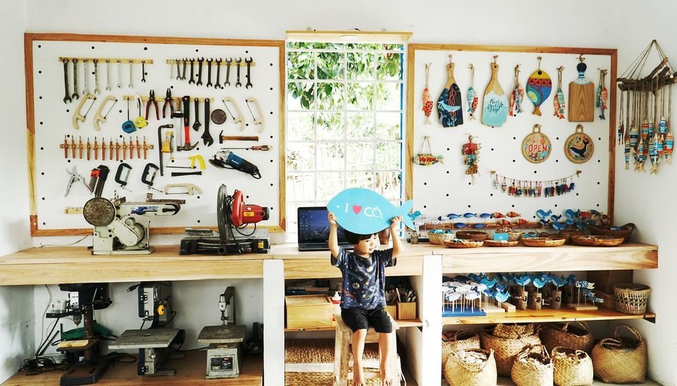 Young woman quit office-based work to follow dream by selling crafted fish