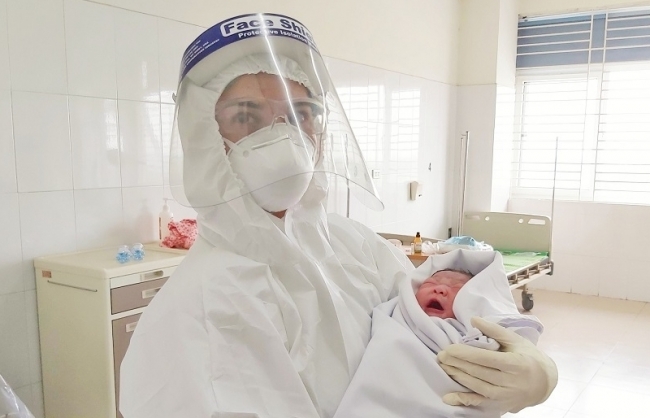Vietnamese COVID-19 patient gives birth to healthy baby boy