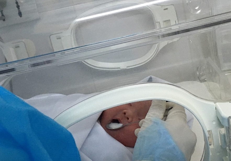 Vietnamese COVID-19 patient gives birth to healthy baby boy