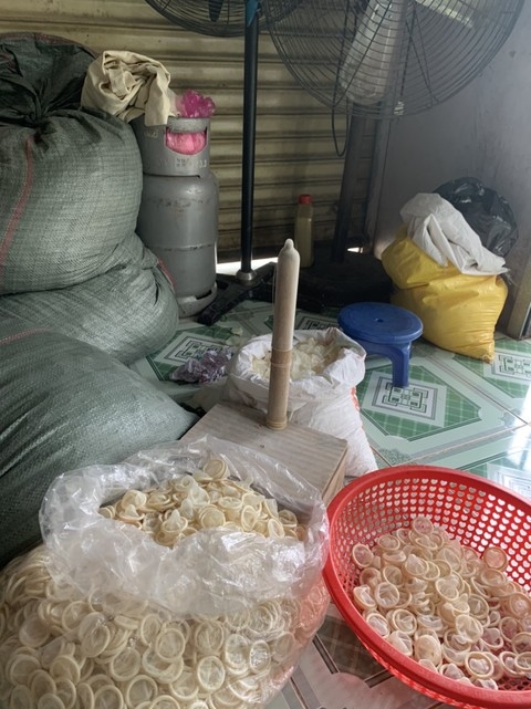 1246 condom 2