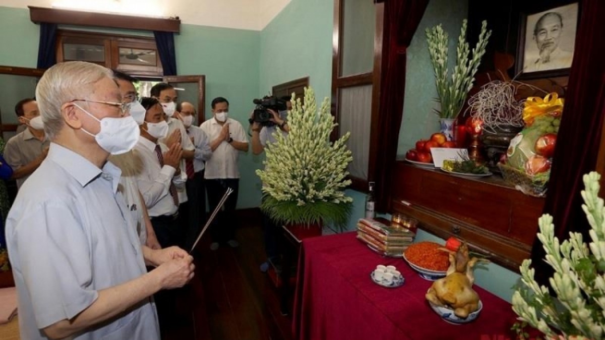 party chief pays tribute to president ho chi minh on national day