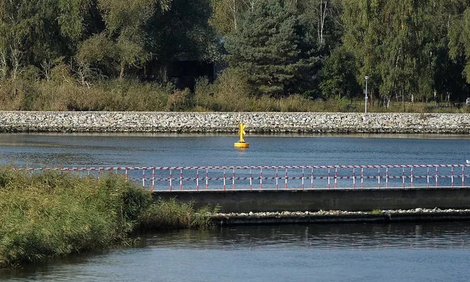 world breaking news today october 13 polish navy bid to defuse one of wwiis largest bombs near baltic coast