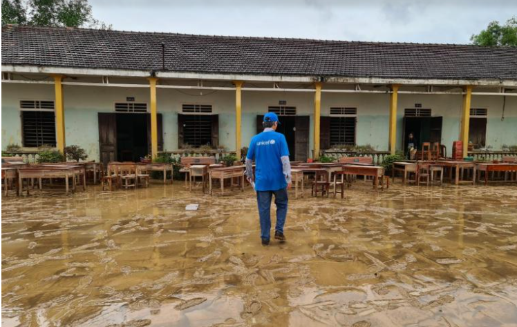 Students have to stop schooling temporary due to heavy flod (Photo: UNICEF Vietnam)  