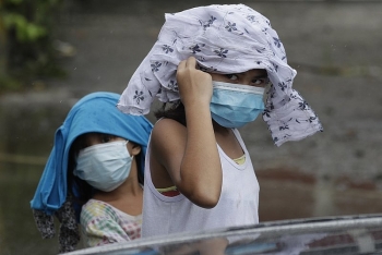 world breaking news today october 27 typhoon in philippines displaces 120000 people 8 missing