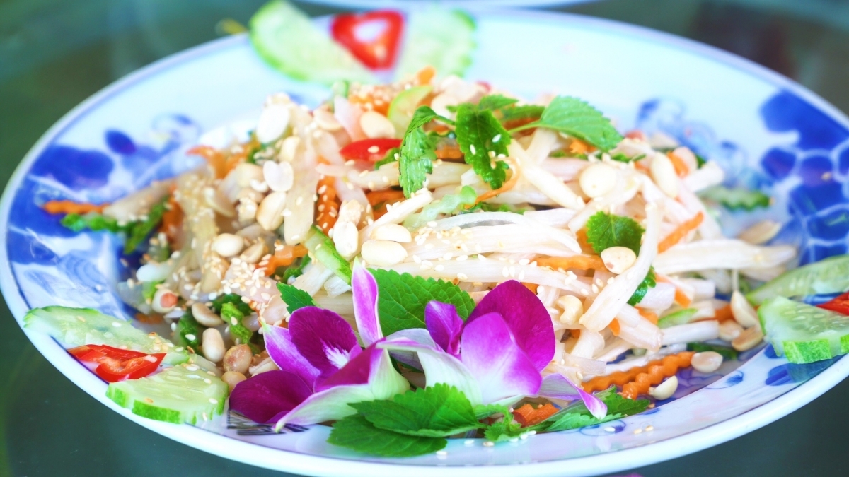 Lotus cuisine in Ninh Binh, a feast for visitors' soul