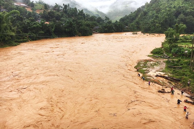 vietnam receives 30 million fund from eu france for flood prevention