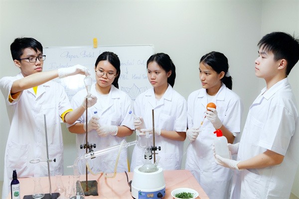 vietnamese students produce hand sanitizer from betel leaf oil