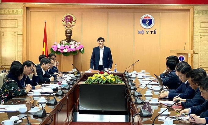 Health minister nguyen thanh long at the meeting on december 5 (photo: vietnam ministry of health) 