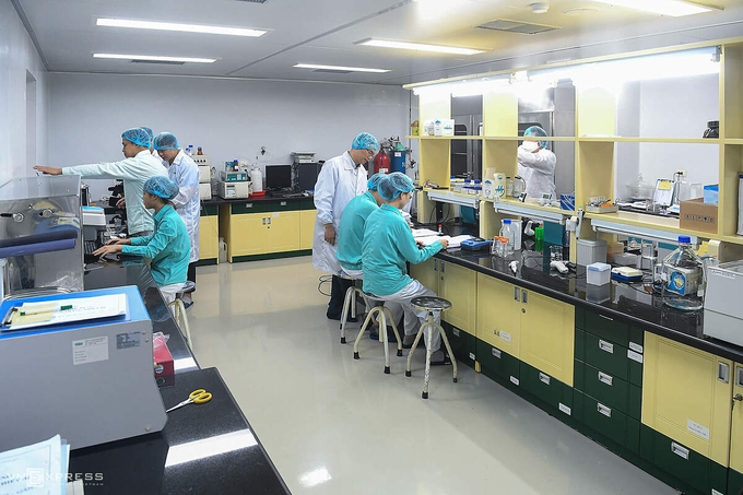 Vietnamese researchers at Vabiotech company working on COVID-19 vaccine (Photo: VNE) 