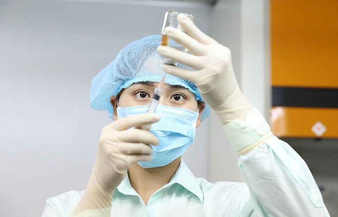 A researcher at Vabiotech company (Photo: Ministry of Health)  