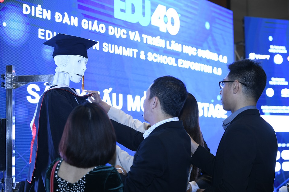 Tri Nhan has two meanings: "artificial intelligence", and "a wise man". (Photo: Lao Dong)