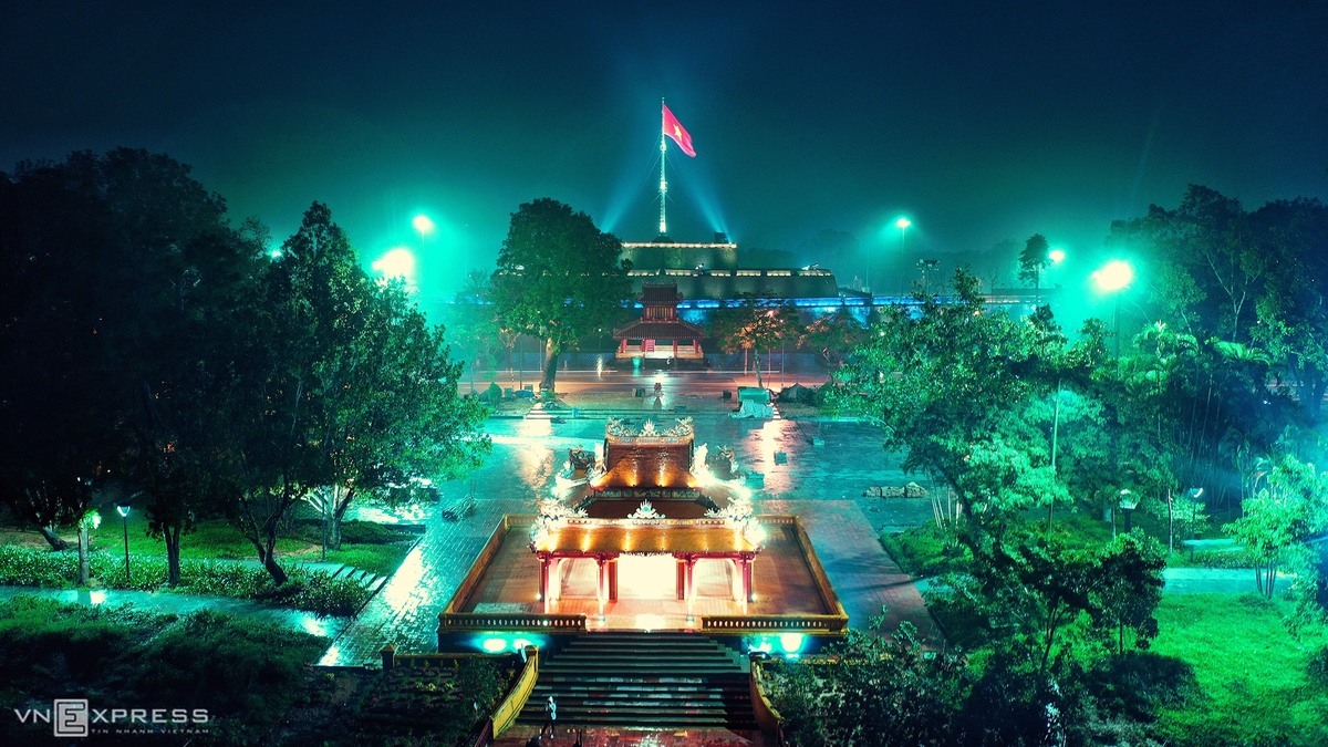 hue in glimmer and grace as night falls