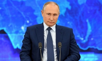 Vladimir Putin to receive Russia’s Sputnik V vaccine