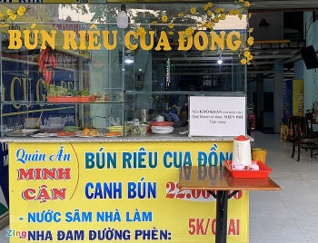 Kindness story: HCMC eatery gives out free crab vermicelli for  poor people