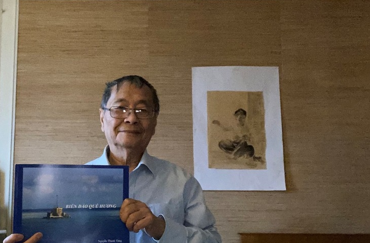 Vietnamese French published 200-page photo book about homeland's island