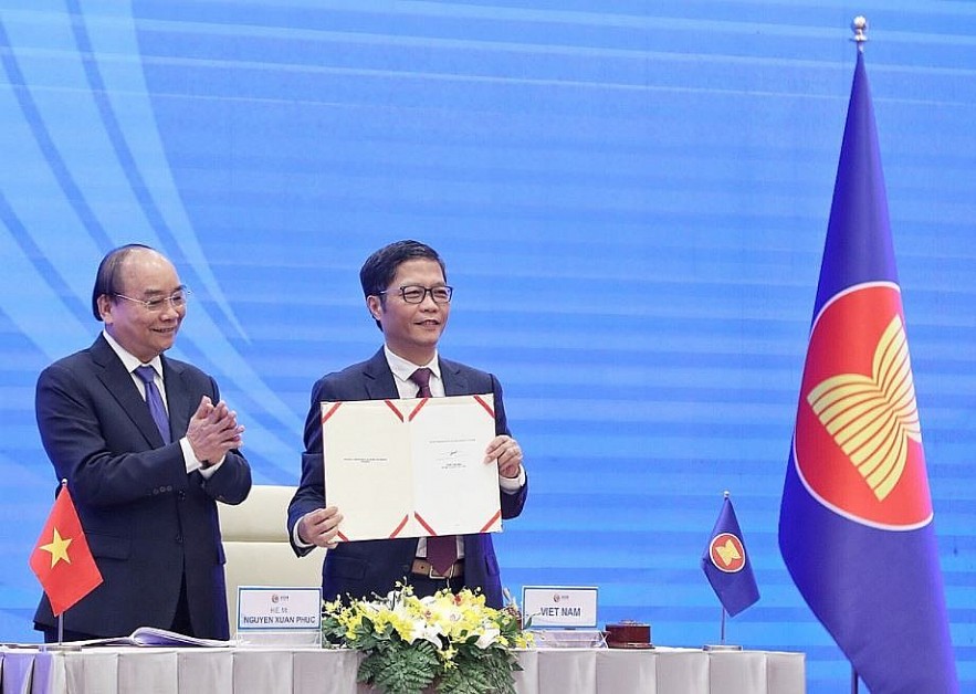 First RCEP Freight Train Departs For Hanoi From China