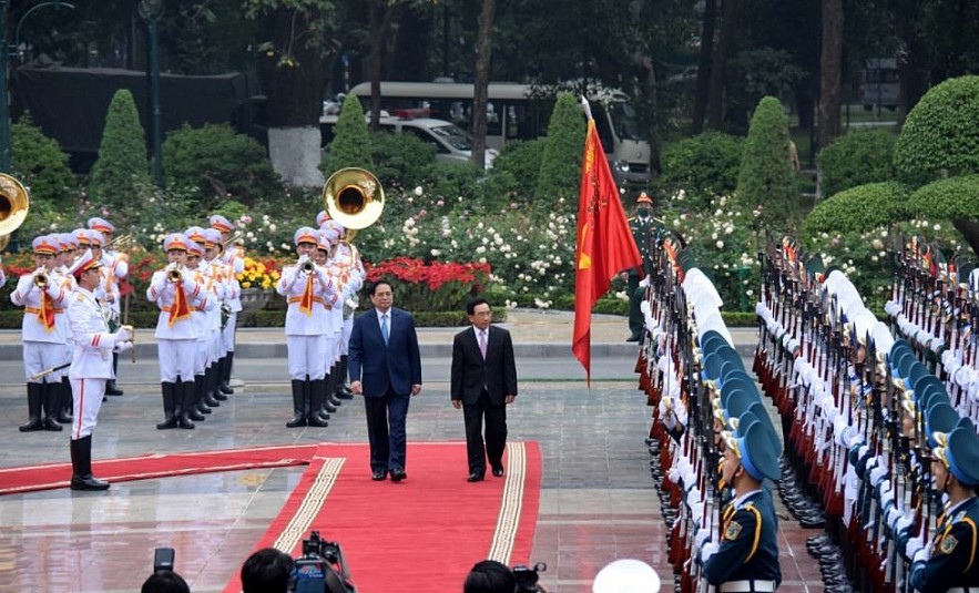 Photo: Laos Prime Minister Begins Visit in Vietnam