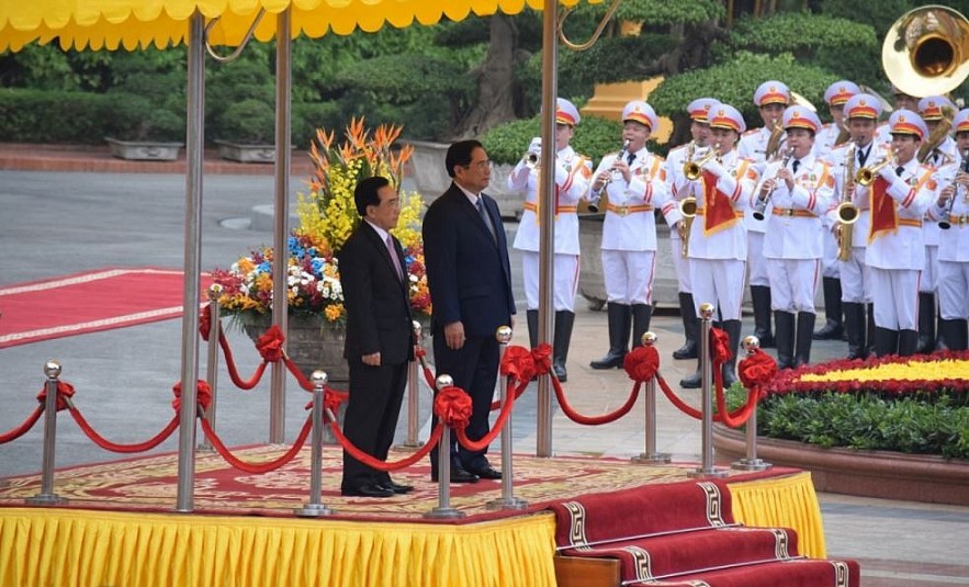 Photo: Laos Prime Minister Begins Visit in Vietnam