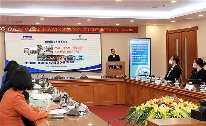 Exhibition Shows 50 Photos of Vietnam - India Friendship