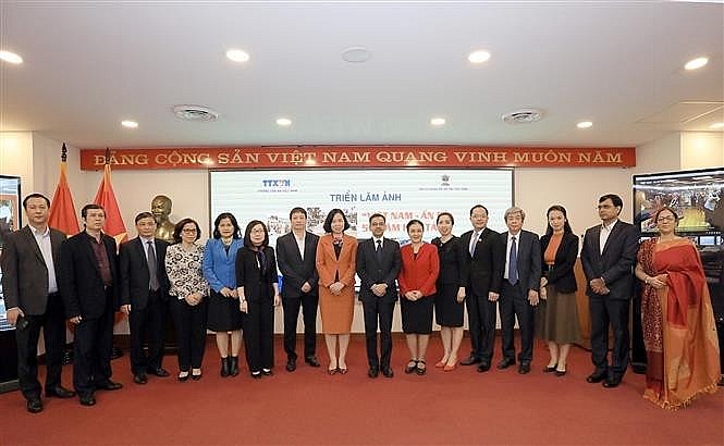 Exhibition Shows 50 Photos of Vietnam - India Friendship
