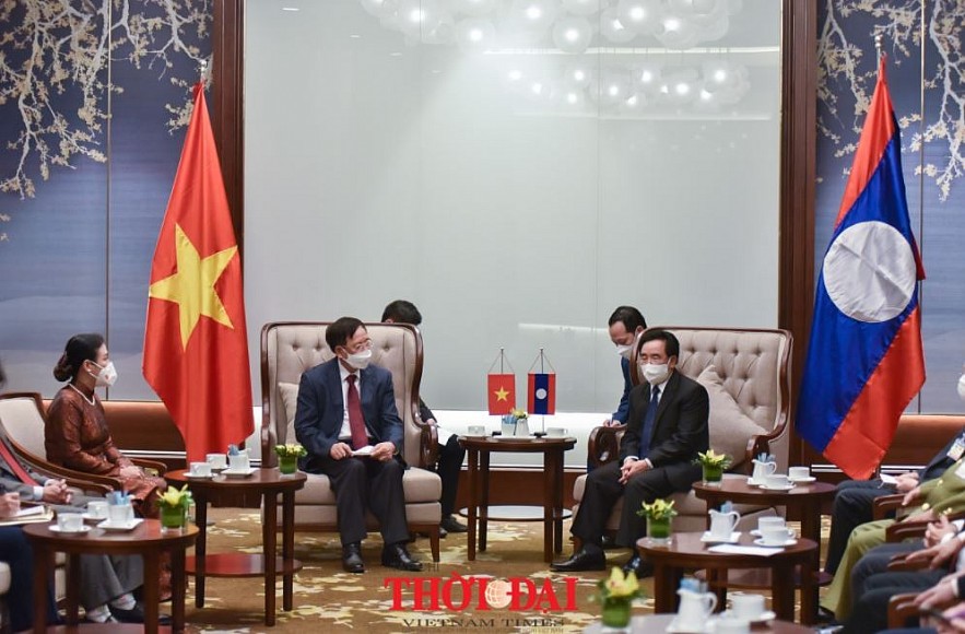 Laos PM Meets with Vietnam Friendship Organizations to Discuss People-to-People Exchanges
