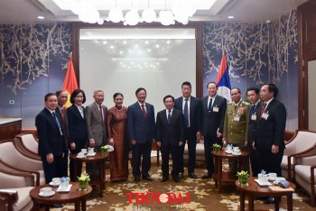 Laos PM Meets with Vietnam Friendship Organizations to Discuss People-to-People Exchanges
