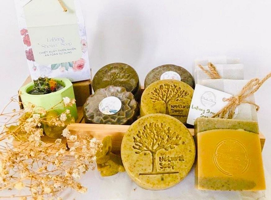 Vietnamese Students Start Up Uses Soap from Almond Leaves