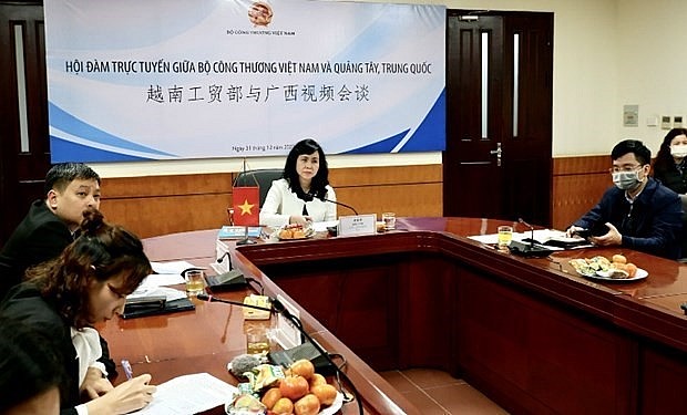China Stops Customs Clearance for Vietnamese Goods at Border Gate During Tet