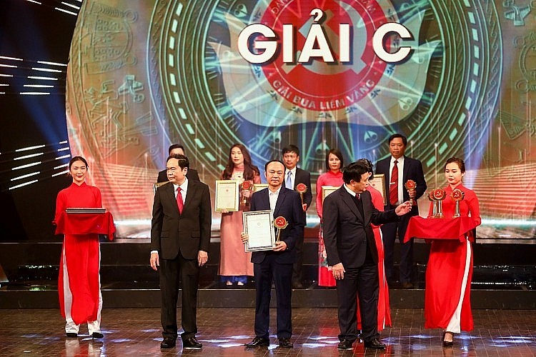 VietnamTimes Wins Golden Hammer and Sickle Award for Journalism
