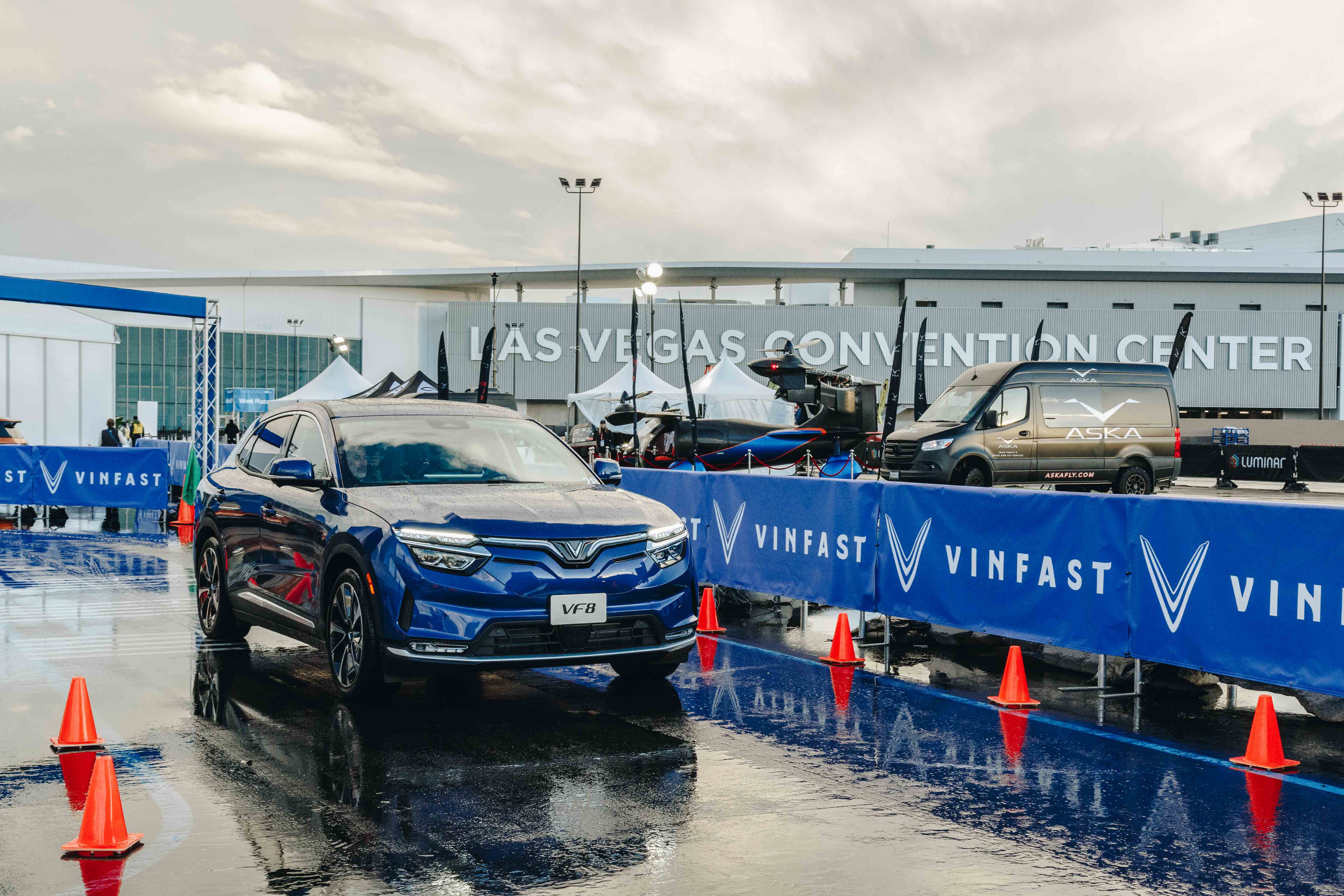 VinAI launches groundbreaking driving technology at CES 2023