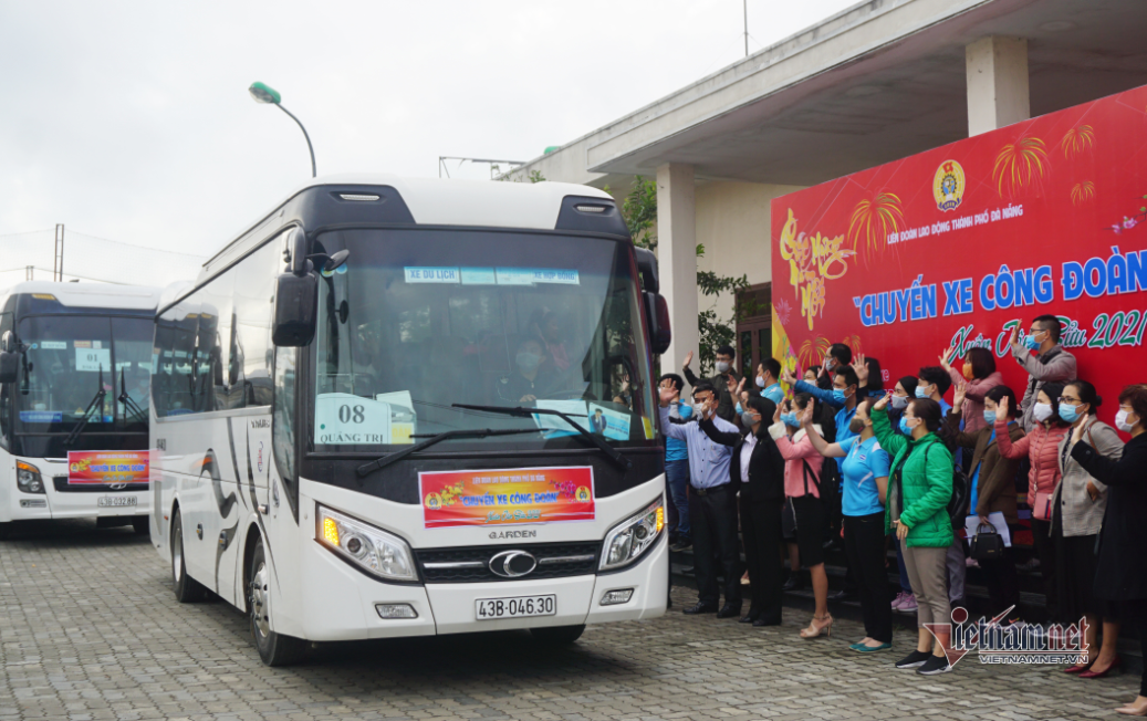 zero dong bus trip brought 3000 workers in da nang to their hometown on tet holiday