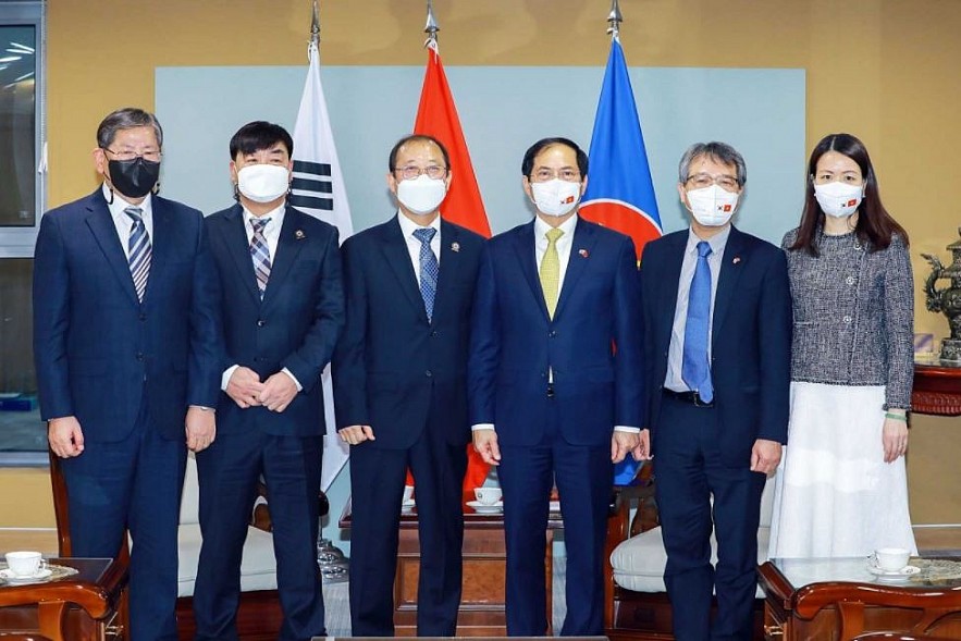 Vietnamese in South Korea Contribute to Bilateral Friendship
