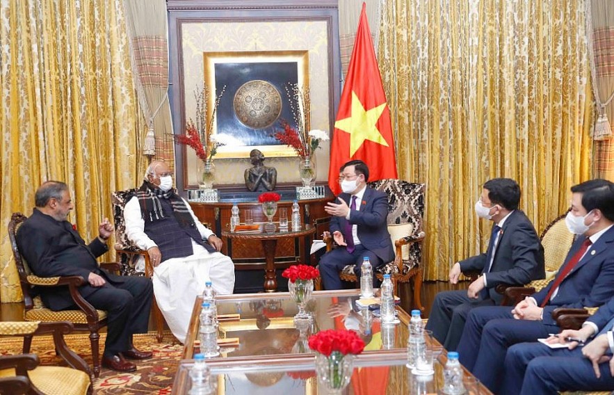 National Assembly Chairman Discusses Development of Relations with Indian Leaders