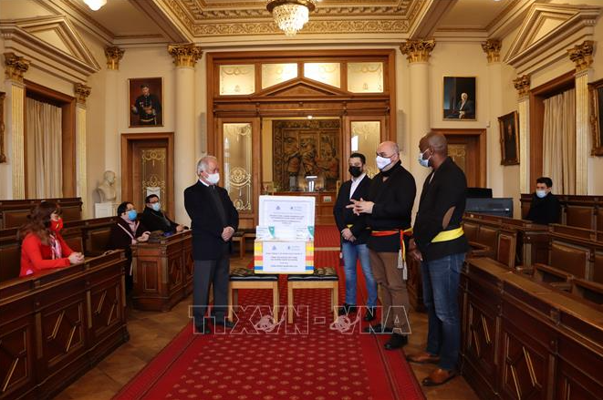 belgian official praised vietnamese community in combating covid