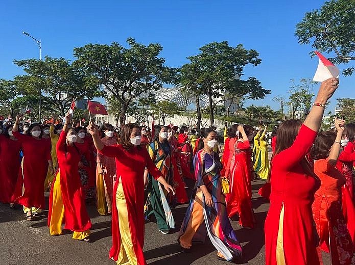 Women in Da Nang Parade in Ao Dai, Welcoming Month of Women