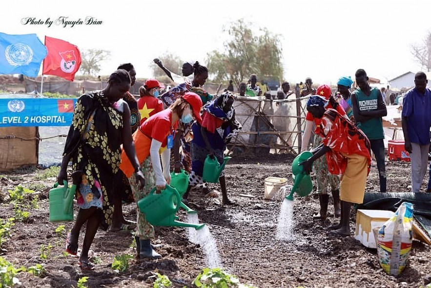 Vietnamese Field Hospitals Teach Farming in South Sudan