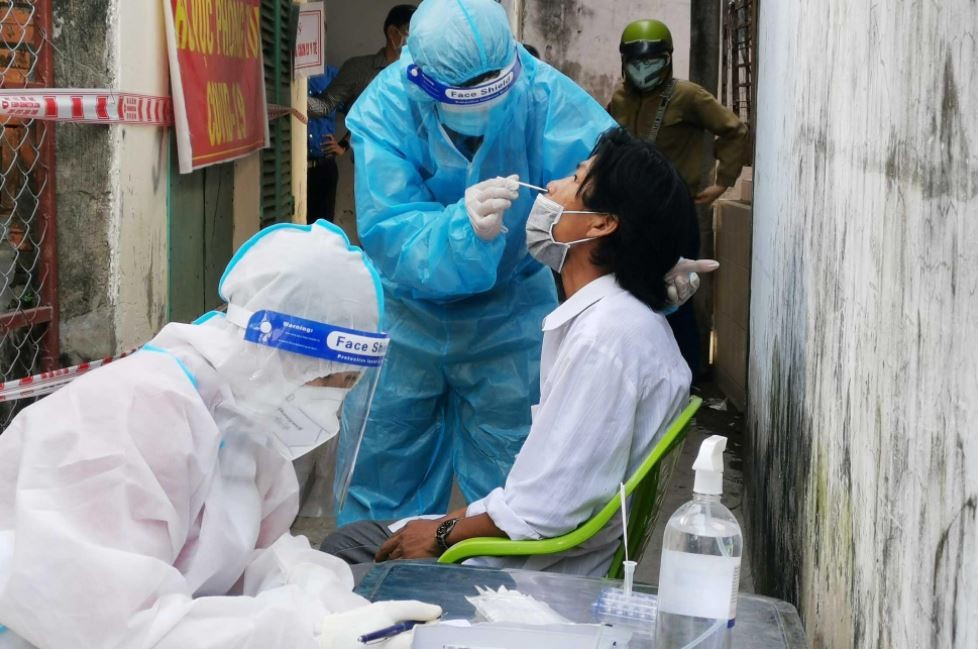 vietnam covid 19 updates april 4 daily infections keep falling sharply