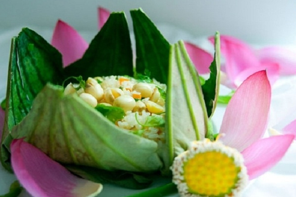 Recipe: Chicken steamed in lotus leaves, with video