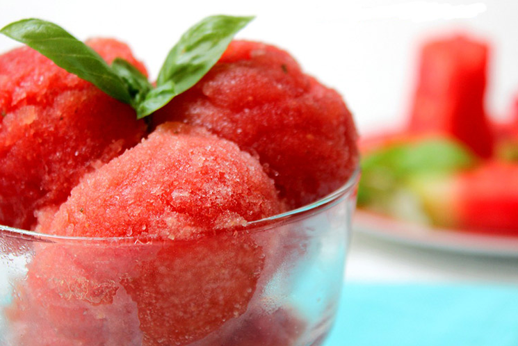 Recipe: Watermelon ice-cream for a cool and fresh summer - Video