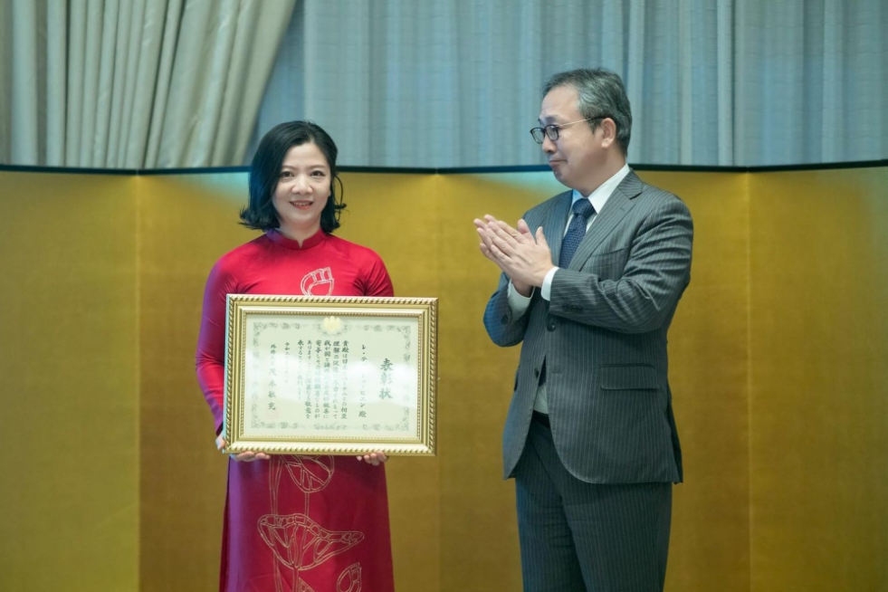 vietnamese woman honored by japan for contribution in ehon comic and reading culture