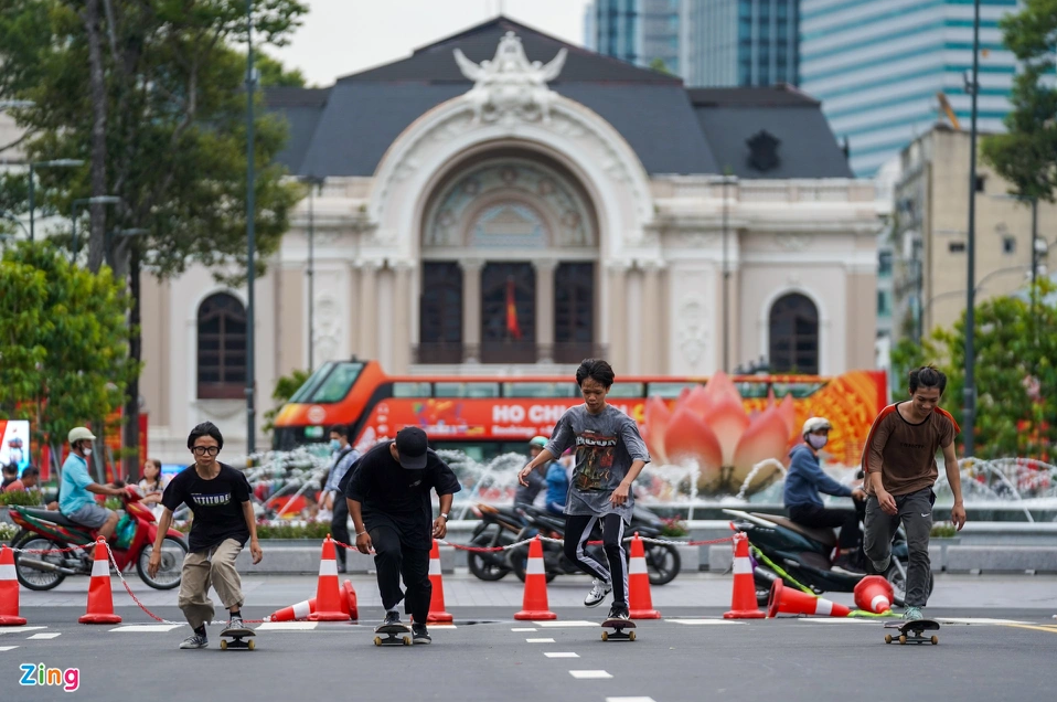 Le Loi Street emerges as new skateboarding haven for HCMC youth
